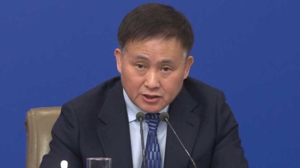 炒股配资开户技巧 潘功胜：美国滥施关税严重冲击全球经济秩序，破坏全球经济长期稳定增长